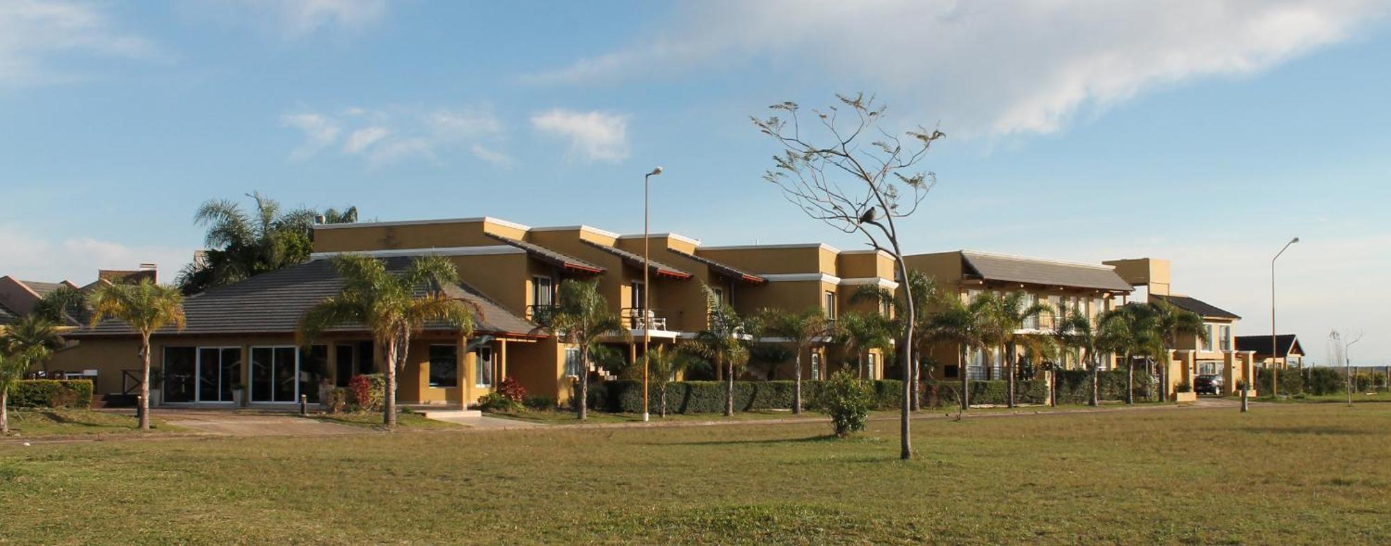 Brisas Del Y Apartahotel