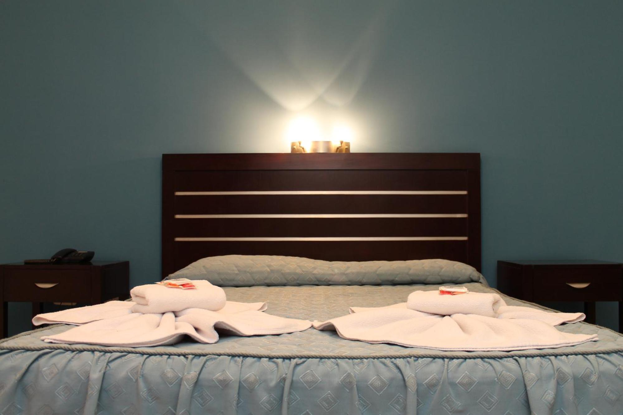 Brisas Del Y Apartahotel 3*