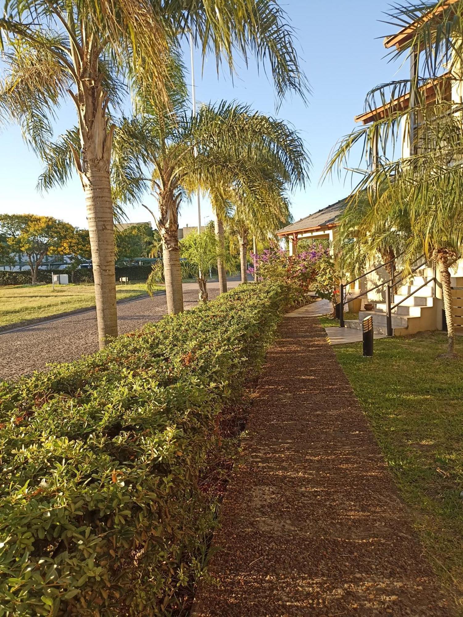 Brisas Del Y Apartahotel 3*